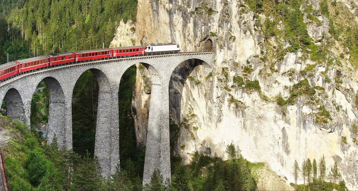 Voyage en train Suisse à travers la Montagne : Guide Pratique